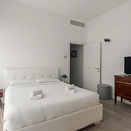 1br Uberto Visconti Di Modrone A With Balcony In Milão