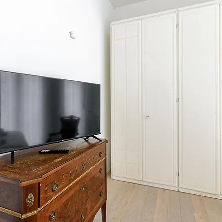 1br Uberto Visconti Di Modrone A With Balcony In Apartamento *