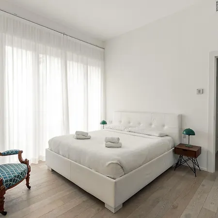 1br Uberto Visconti Di Modrone A With Balcony In * Milão