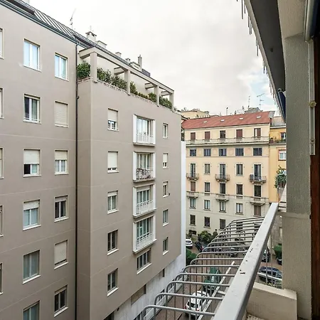 1br Uberto Visconti Di Modrone A With Balcony In Apartamento Milão