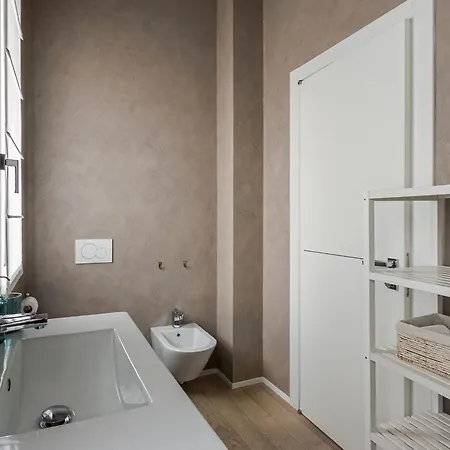 1br Uberto Visconti Di Modrone A With Balcony In Milão