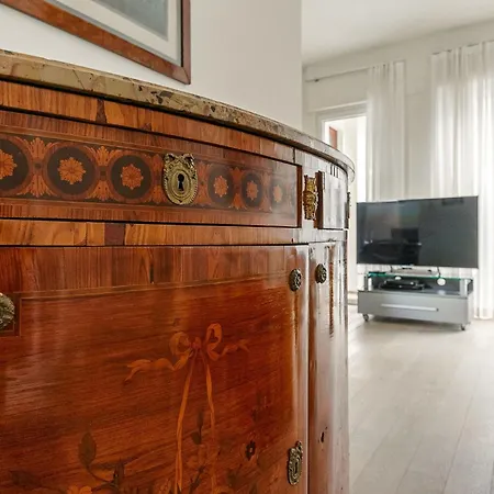 1br Uberto Visconti Di Modrone A With Balcony In Milão