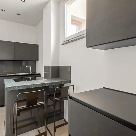 1br Uberto Visconti Di Modrone A With Balcony In Apartamento Milão