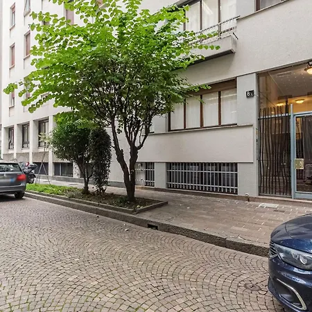 Apartamento 1br Uberto Visconti Di Modrone A With Balcony In Milão